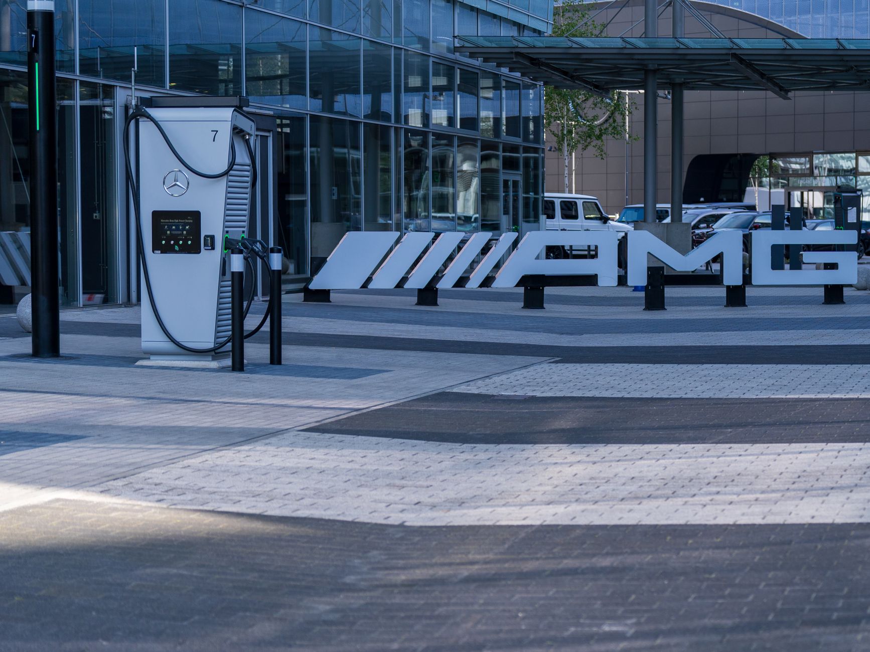 Quels modèles électriques Mercedes choisir selon ton usage ? — station de recharge voiture électrique Mercedes